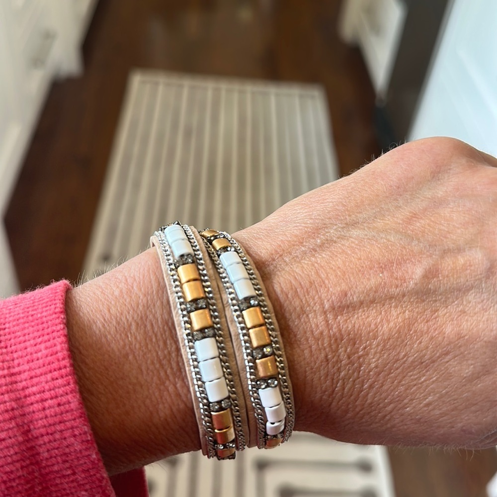 Stella & Dot Cady Beige Leather Wrap Bracelet adjustable with 3 snaps